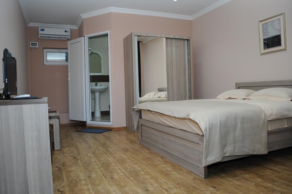 Colosseo Hotel Tbilisi Rum bild