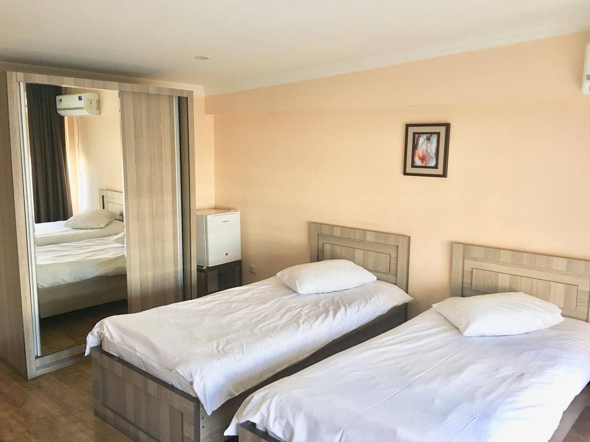 Colosseo Hotel Tbilisi Rum bild